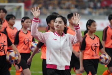 乐鱼体育官方网站-报！前方17路人马集结！现场万人沸腾